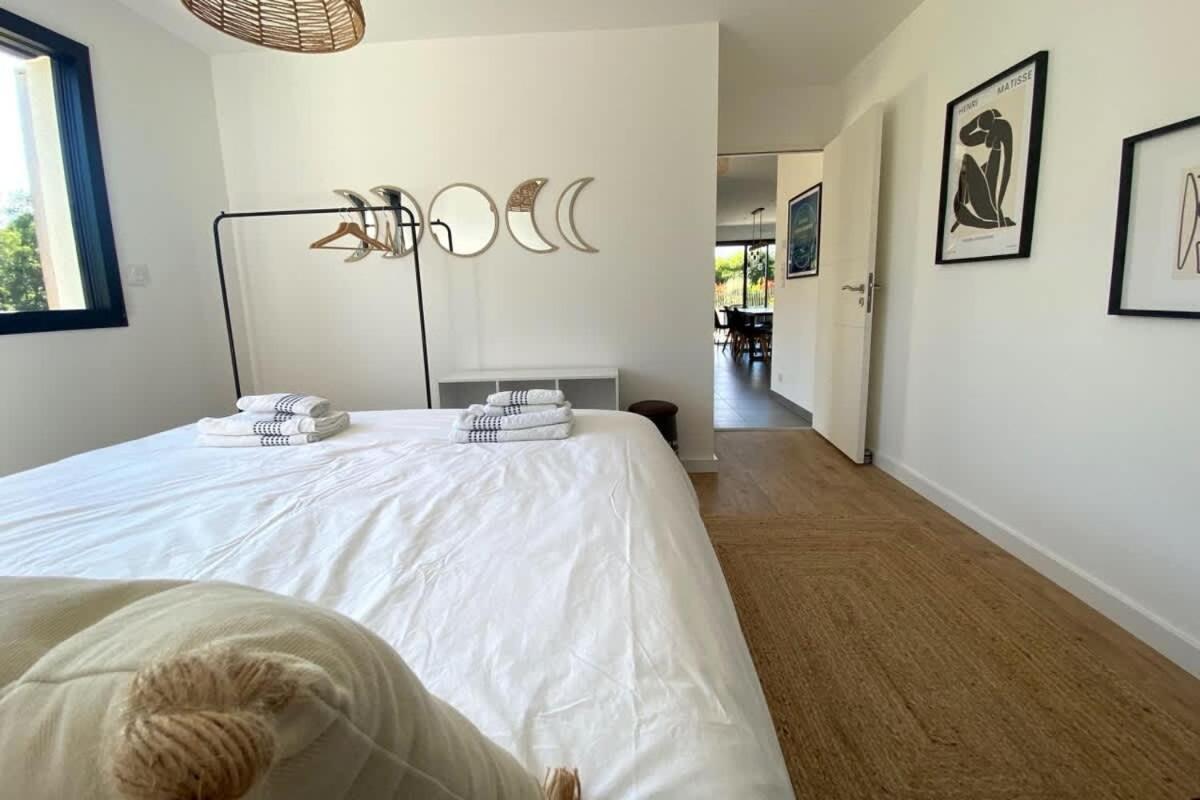 Carantec 4 Stars Villa With Jacuzzi And Garden For 8 Persons ภายนอก รูปภาพ